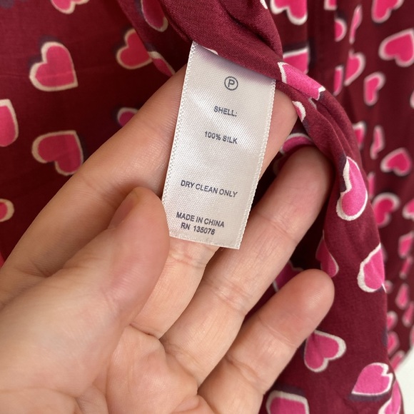 C. WONDER 100% Silk Heart Print Collared Button Down Blouse, Size XS - Picture 4 of 6